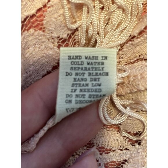 Gimmicks by BKE Pink Crochet Lace Boho Fringe Sleeveless top M Floral Trim NWOT - Picture 5 of 8